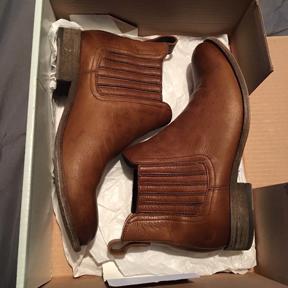 Frye Pippa Chelsea-SVL sz 9